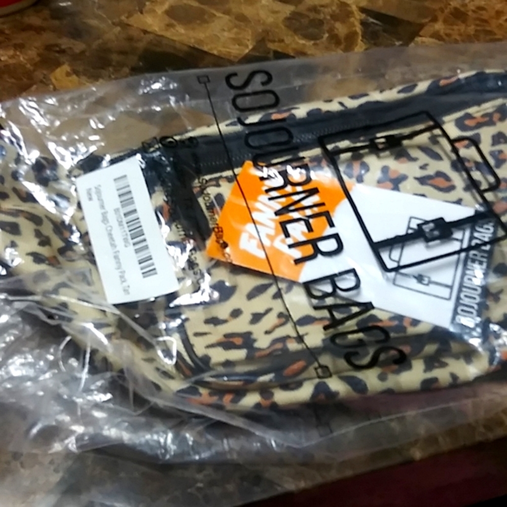 Unisex fanny pack animal print